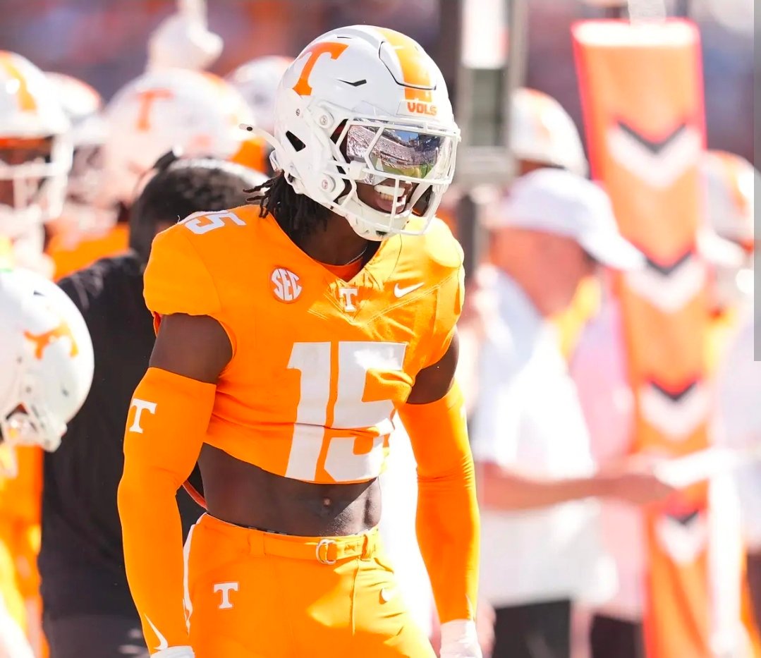 Tennessee Safety Edrees Farooq Suffers Leg Injury at Fall Camp, Transported to Hospital